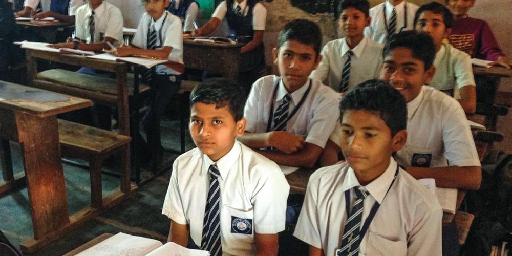 Children attending a class at the Alate Seventh-day Adventist School near Hatkanangale in western India. (Andrew McChesney / Adventist Mission)